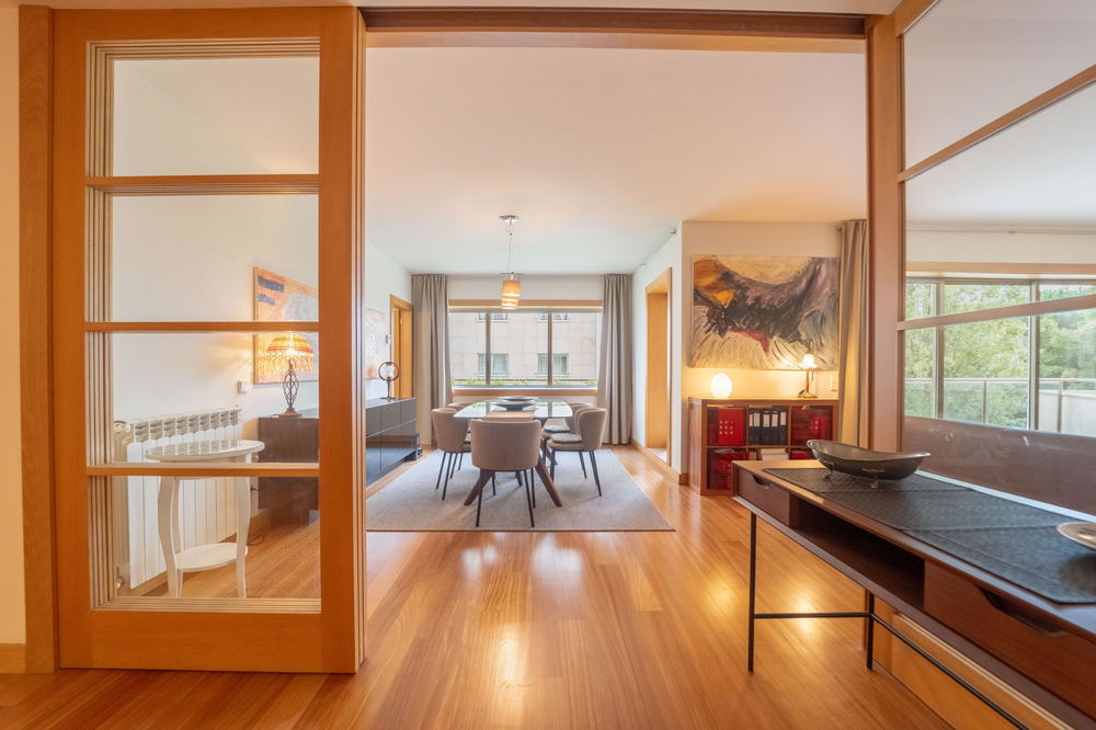 3 Bedroom Duplex Apartment with 3 Garages, in Lordelo do Ouro 2527418022