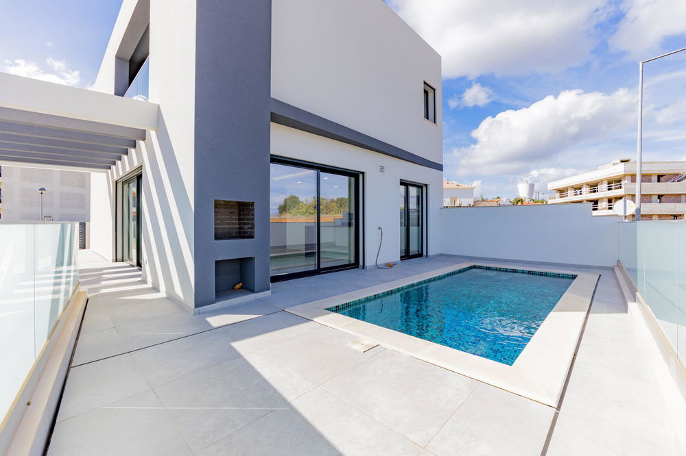 4 bedroom villa with swimming pool, in Mexilhoeira Grande, Portimão 1395795187