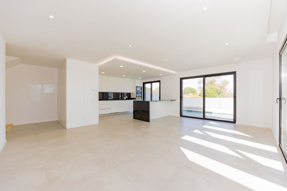 4 bedroom villa with swimming pool, in Mexilhoeira Grande, Portimão 1395795187