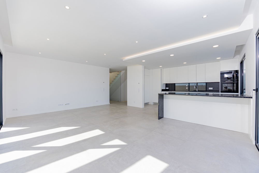 4 bedroom villa with swimming pool, in Mexilhoeira Grande, Portimão 1395795187