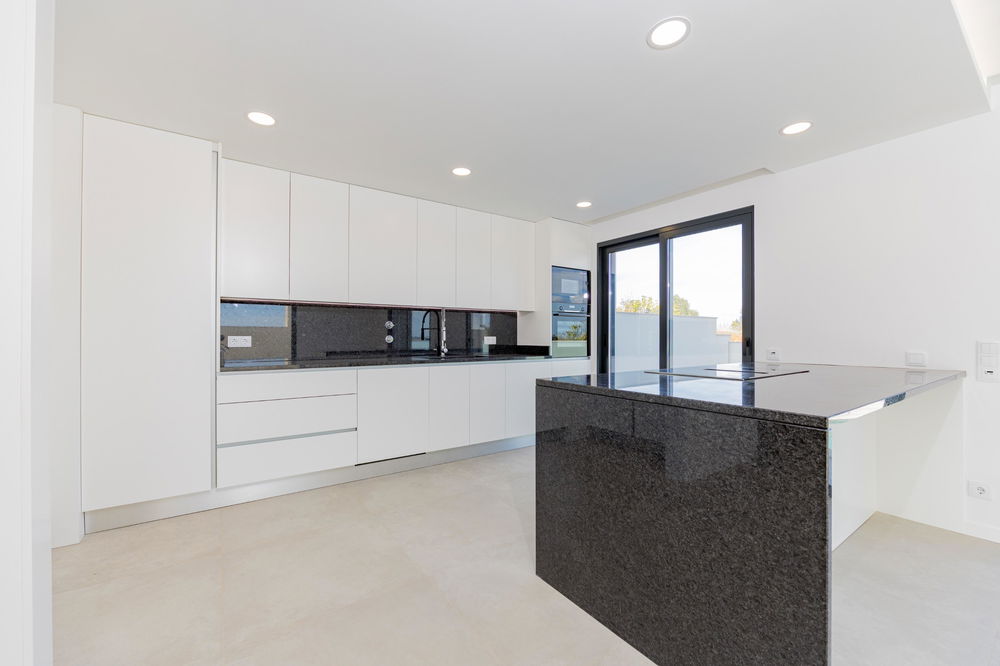 4 bedroom villa with swimming pool, in Mexilhoeira Grande, Portimão 1395795187