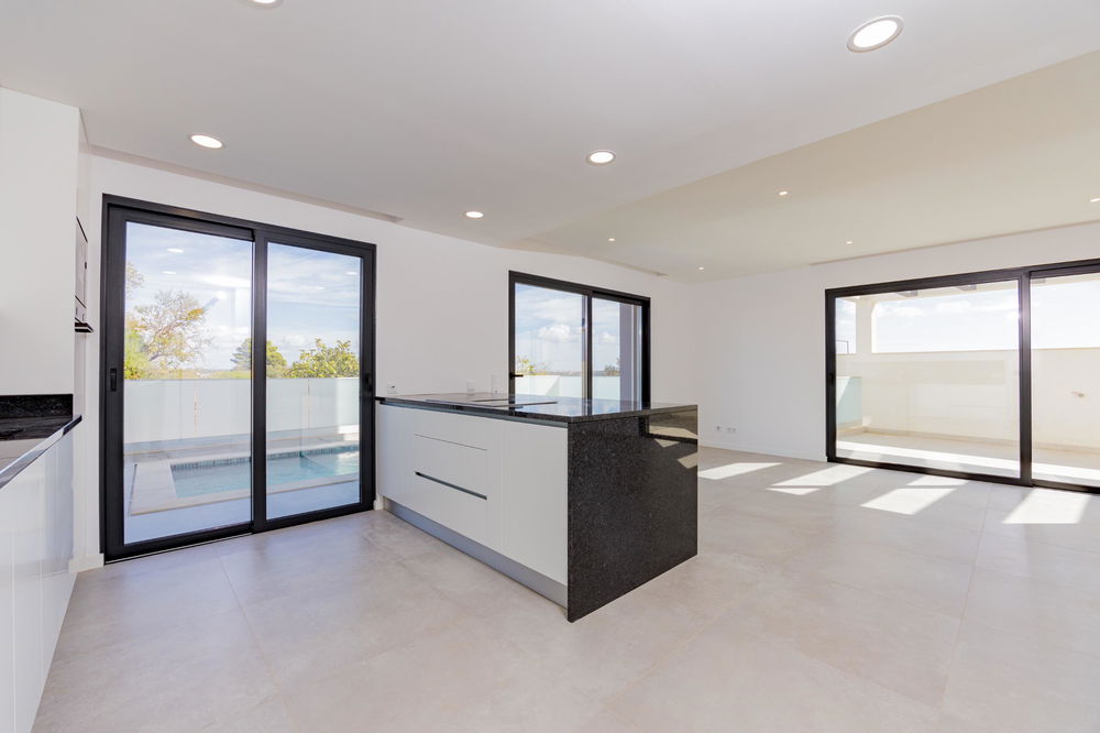 4 bedroom villa with swimming pool, in Mexilhoeira Grande, Portimão 1395795187