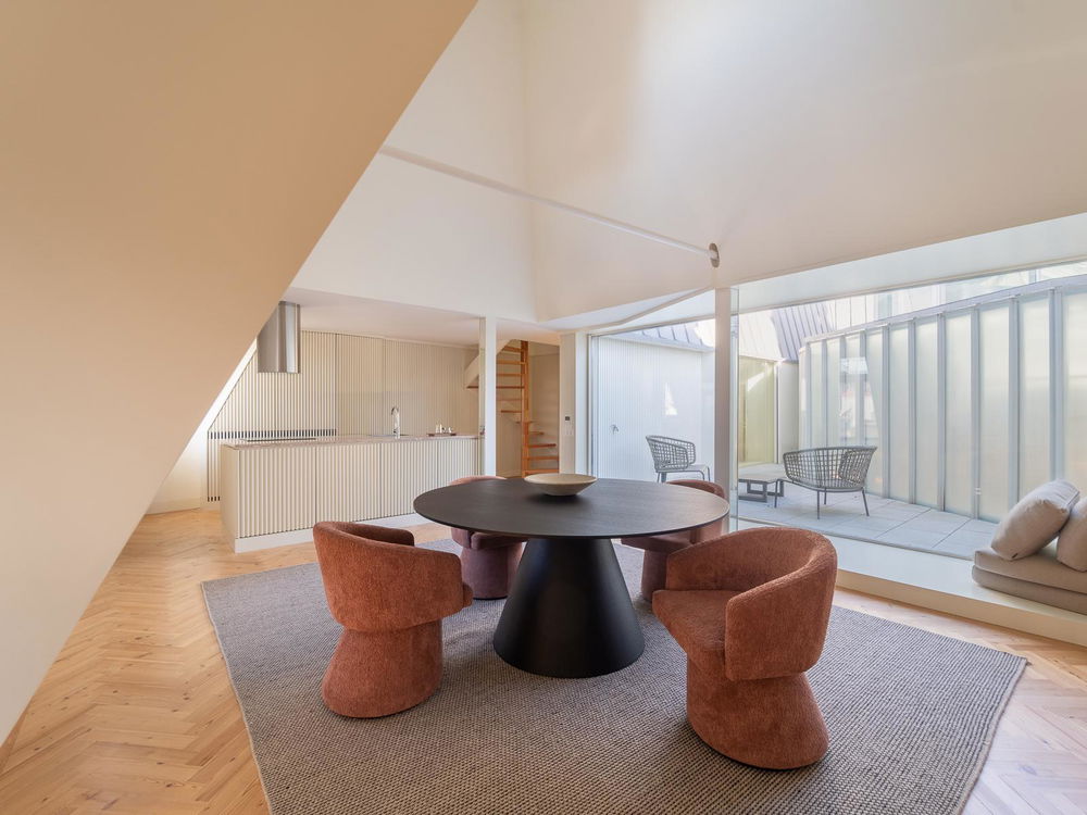 2 bedroom duplex flat, top floor, on Av. dos Aliados, Porto 2319176033