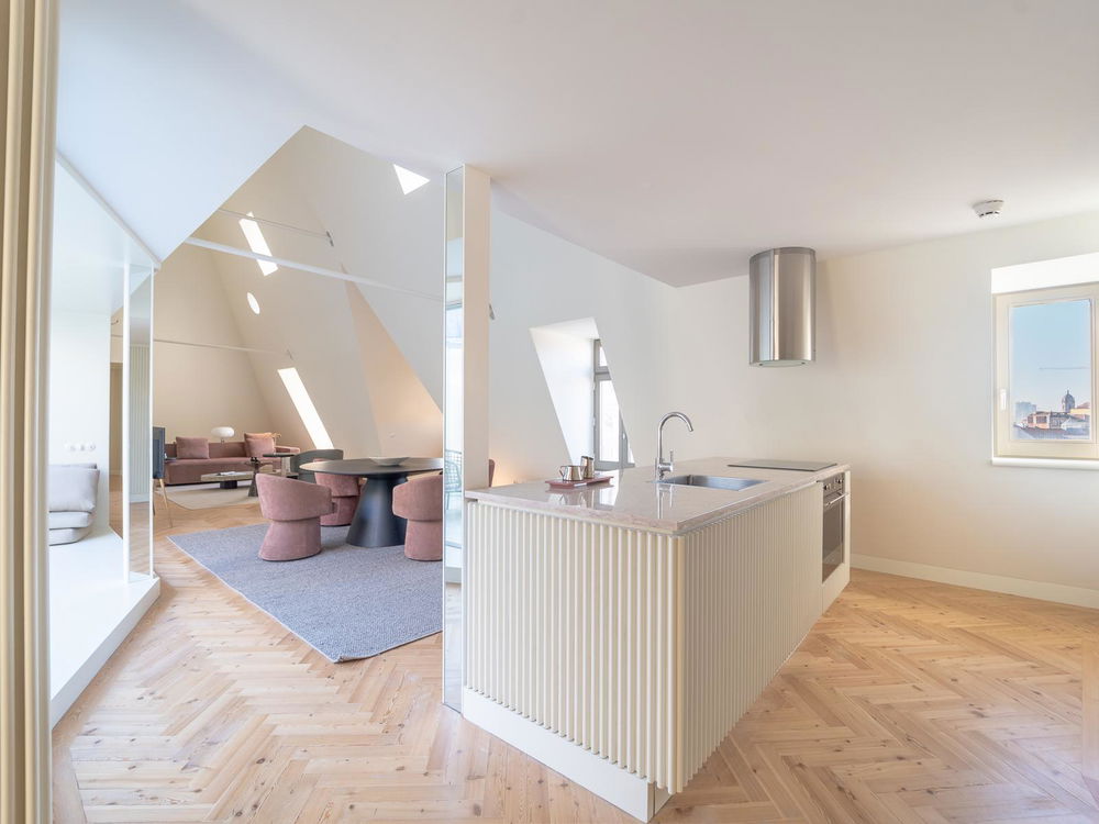 2 bedroom duplex flat, top floor, on Av. dos Aliados, Porto 2319176033