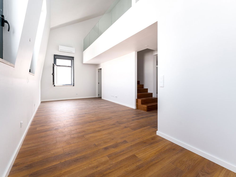 2 bedroom duplex flat with parking and balcony, in Alcântara 937649523