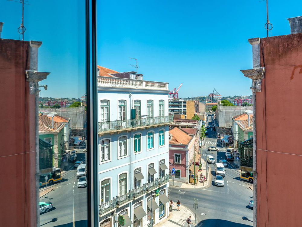 2 bedroom duplex flat with parking and balcony, in Alcântara 937649523