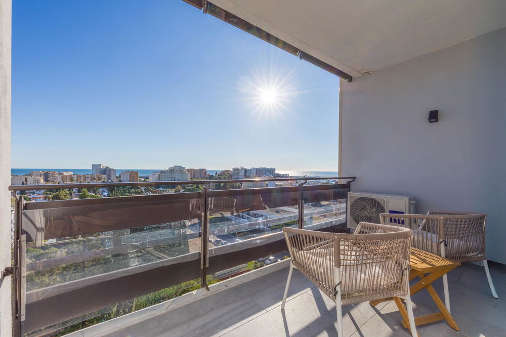 2 bedroom flat with balcony in the centre of Vilamoura, Algarve 2119106828