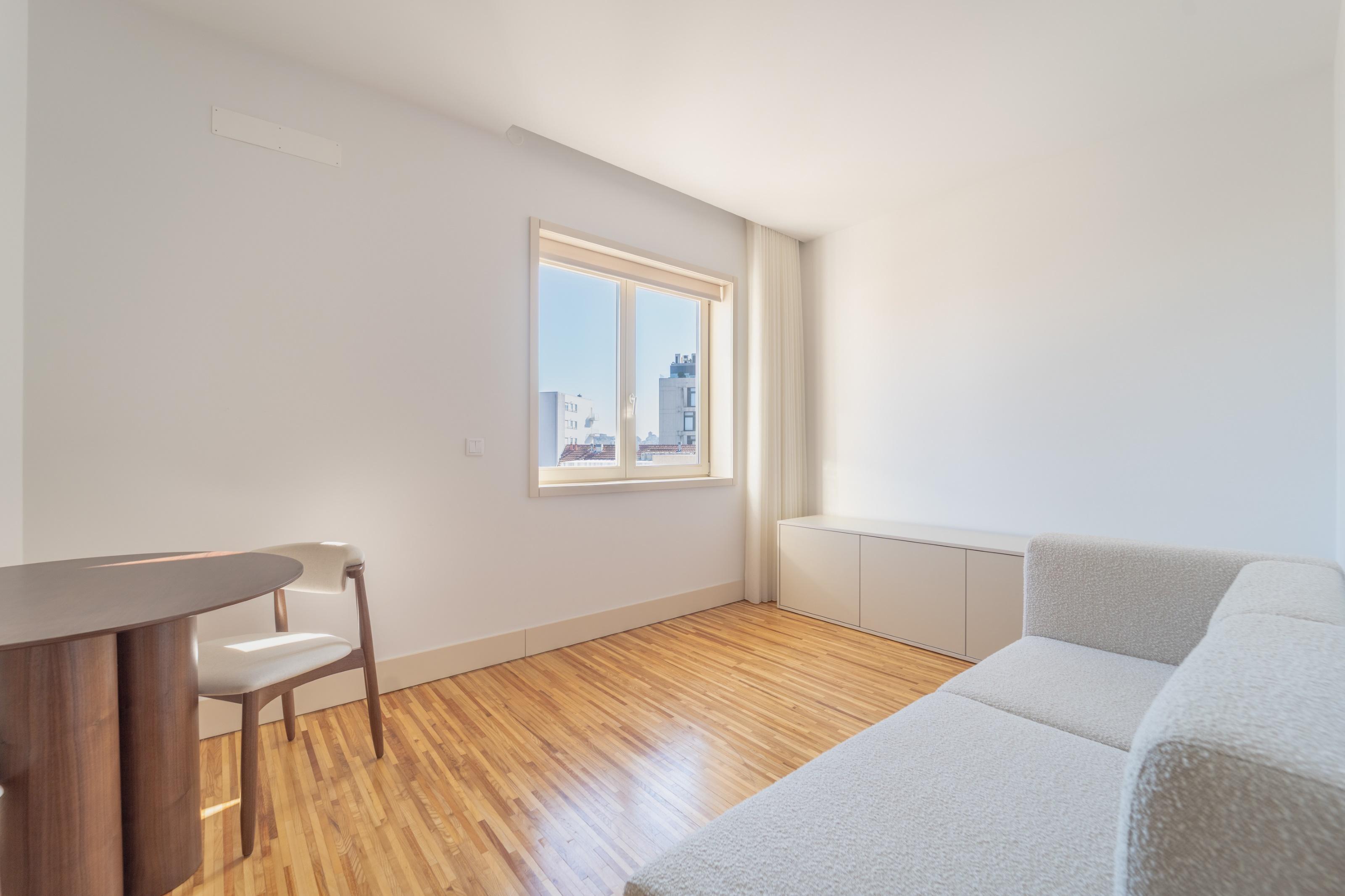 1 bedroom flat with storage room in downtown Porto