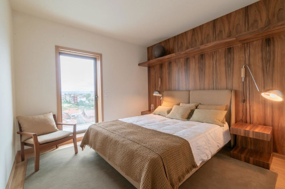 1 Bedroom Apartment with Garage, Balcony and Storage Downtown Porto 1043332469