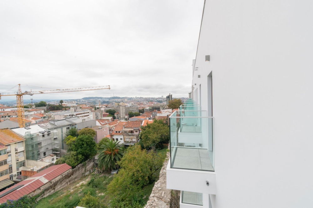1 Bedroom Apartment with Garage, Balcony and Storage Downtown Porto 1043332469