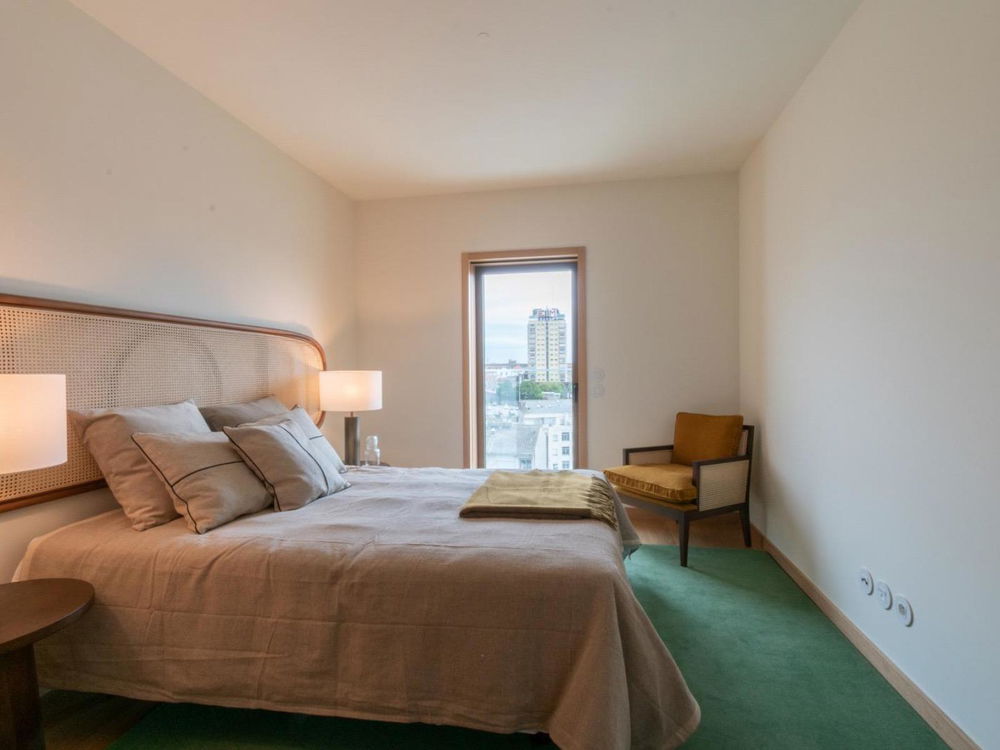 2 bedroom flat with garden, garage and storage, in downtown Porto 4168911472