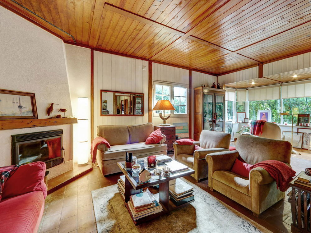 Land of 1,000 m2 with two villas, with swimming pool, in Caxias 3157793455