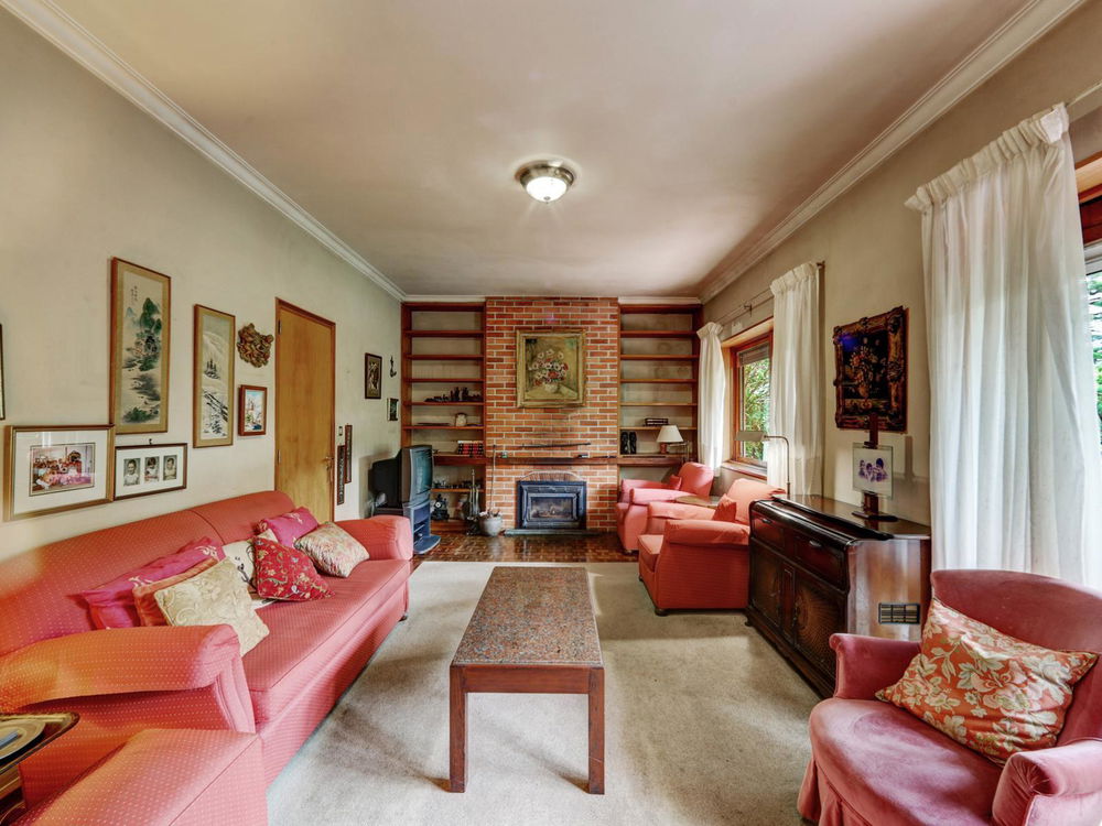 Land of 1,000 m2 with two villas, with swimming pool, in Caxias 3157793455