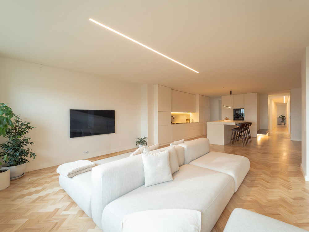 Renovated 4 bedroom flat in the centre of Porto 2514187084