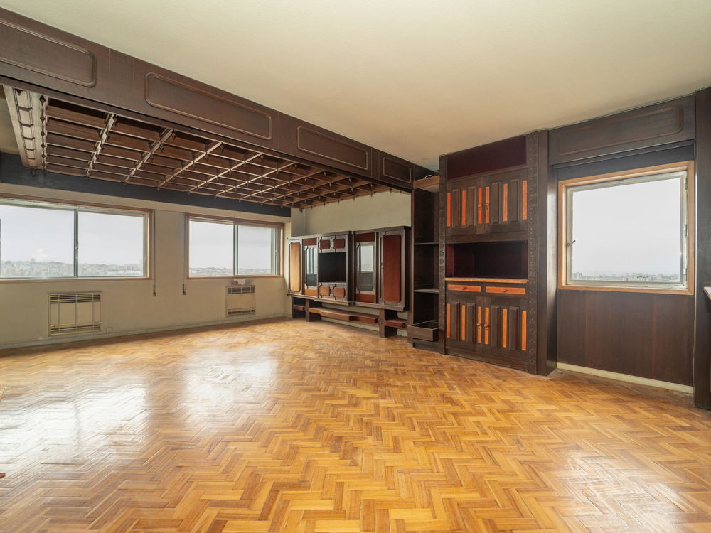 6 bedroom flat for renovation in the centre of Porto 4104332620