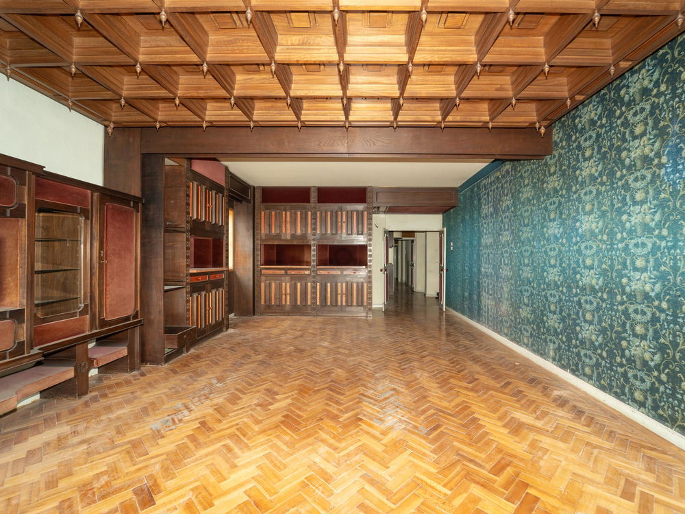 6 bedroom flat for renovation in the centre of Porto 4104332620