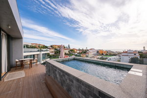 3 bedroom duplex flat with balconies and unobstructed sea views, in Estoril 2974159444