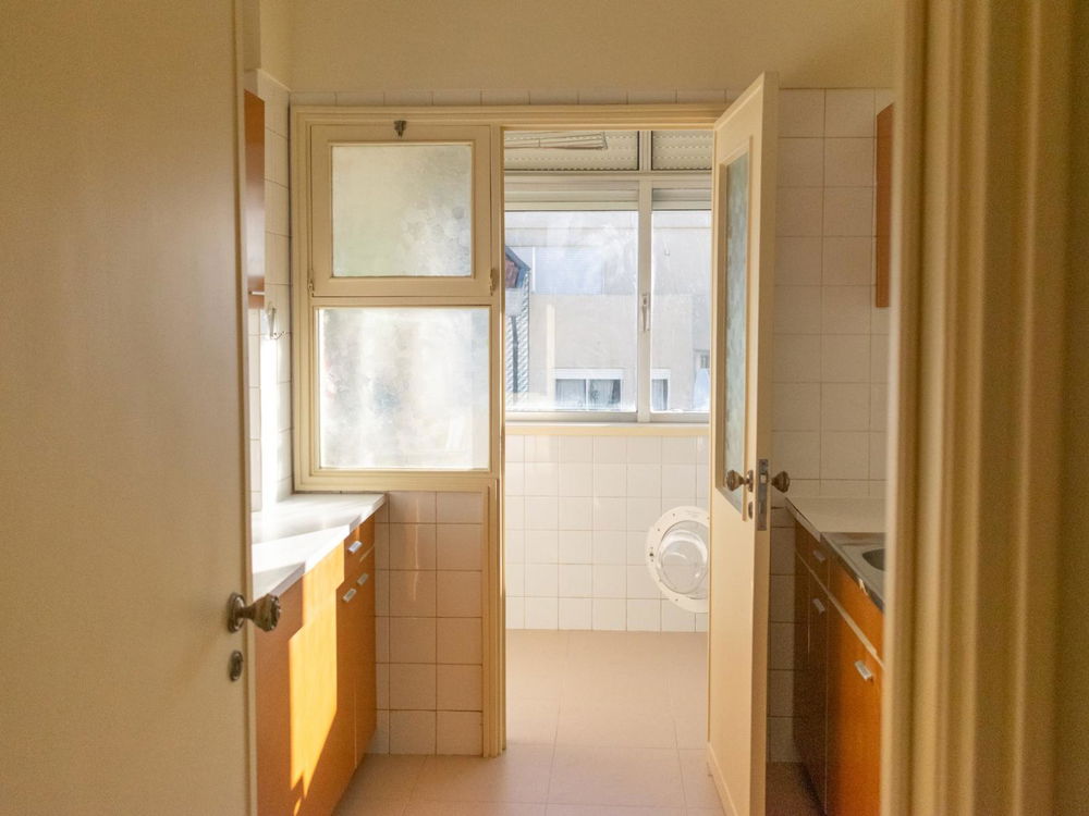 2-bedroom apartment with balcony, garage, and storage room, located next to Casa da Música 2922306605