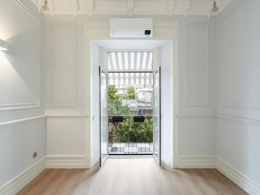 Renovated 4 bedroom flat in Avenidas Novas in Lisbon with balcony 2280062193