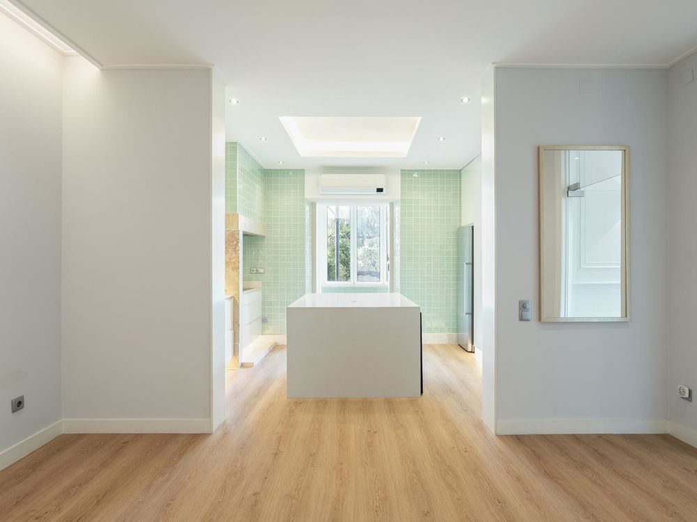 Renovated 4 bedroom flat in Avenidas Novas in Lisbon with balcony 2280062193