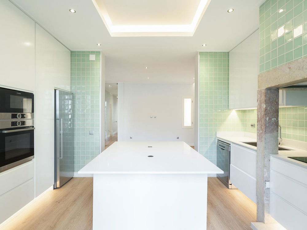 Renovated 4 bedroom flat in Avenidas Novas in Lisbon with balcony 2280062193