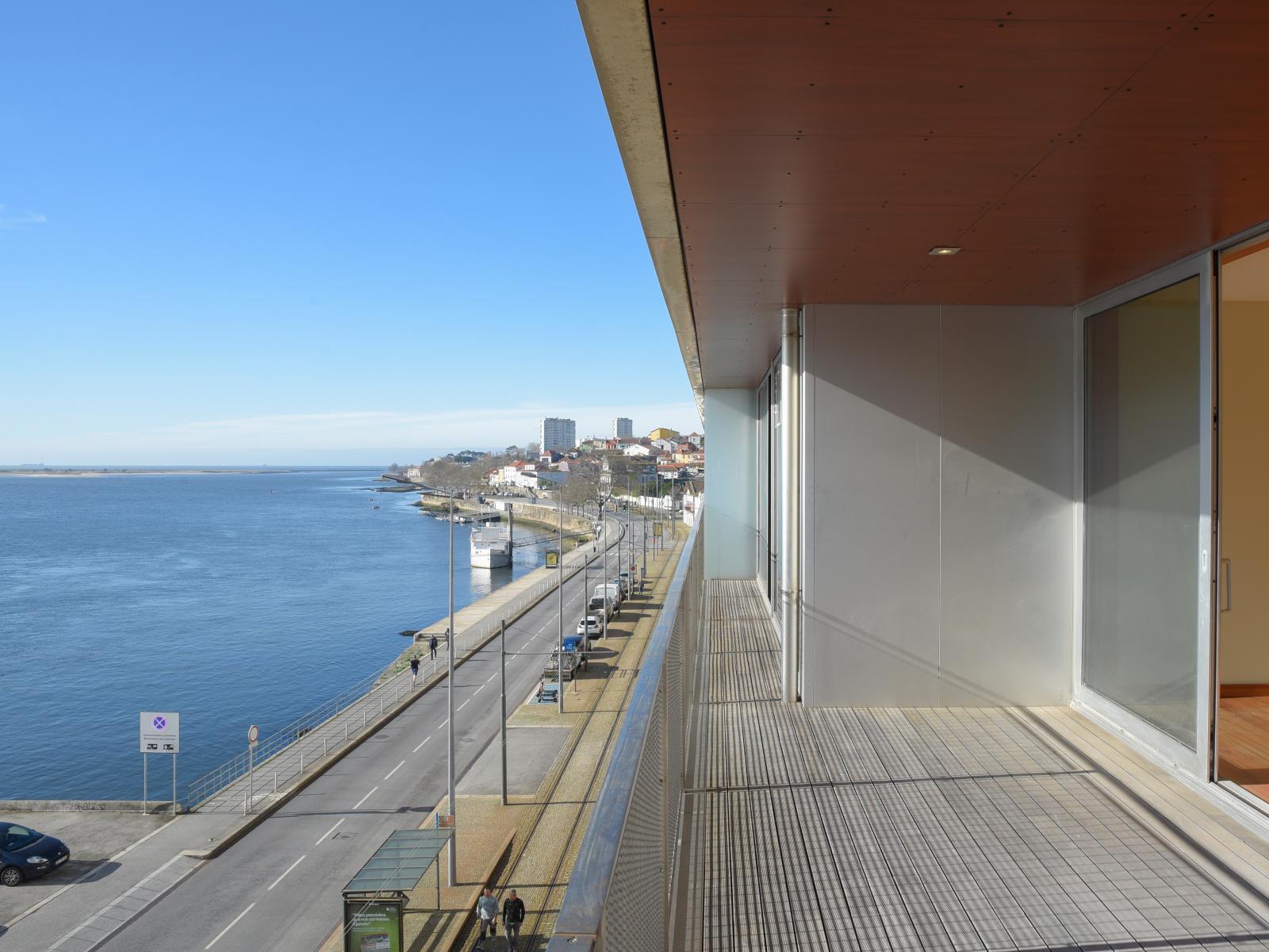 3 bedroom flat with superb views over the Douro River