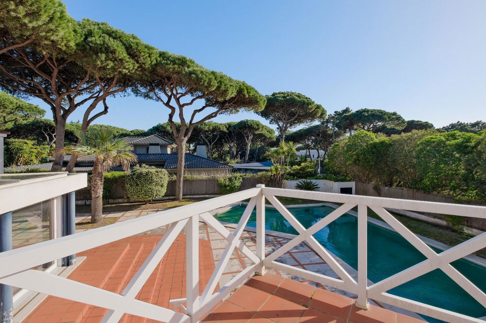Detached 8 bedroom villa with swimming pool and private garden at Quinta da Marinha 1407545460