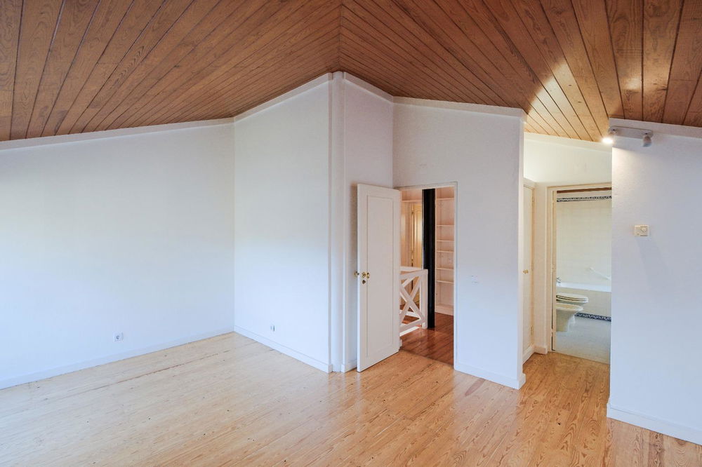 Detached 8 bedroom villa with swimming pool and private garden at Quinta da Marinha 1407545460