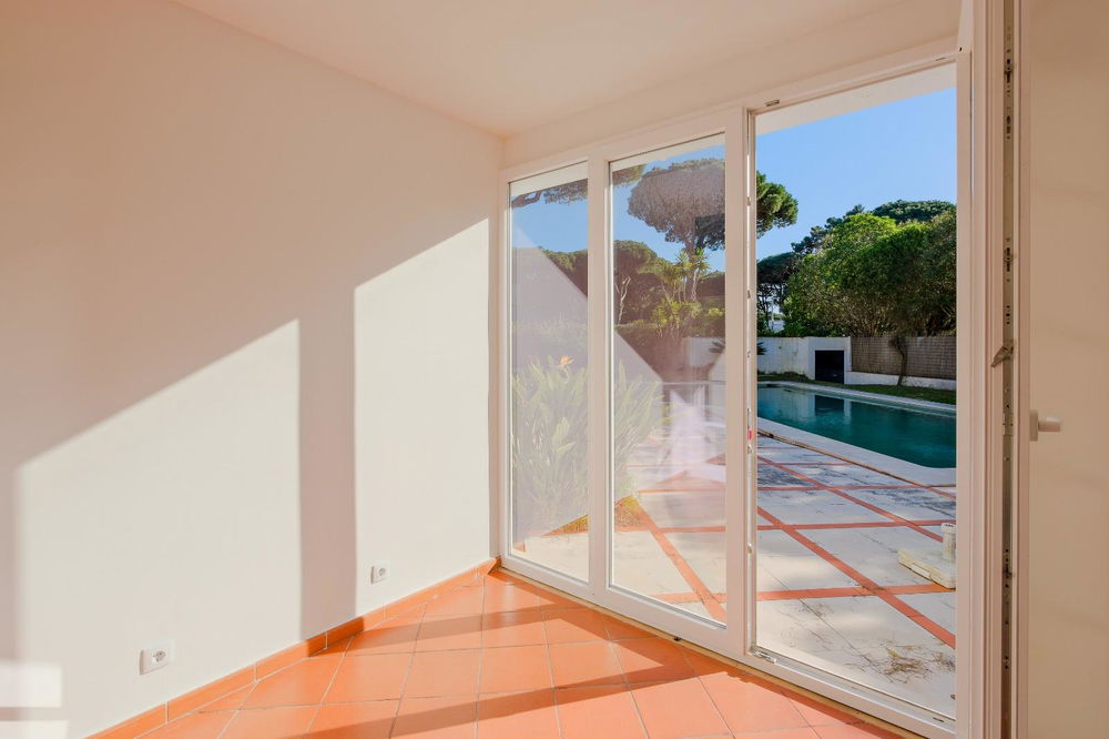 Detached 8 bedroom villa with swimming pool and private garden at Quinta da Marinha 1407545460