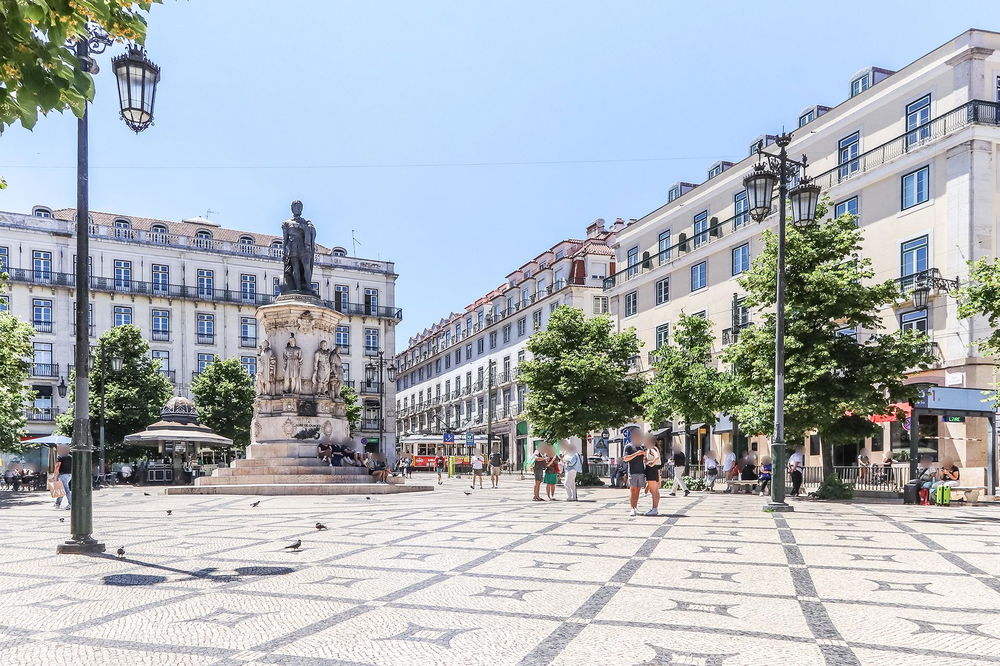 T1 praça Luis de Camões com elevador e estacionamento 2843598226
