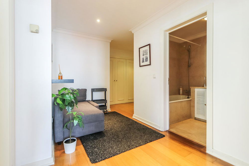 T1 praça Luis de Camões com elevador e estacionamento 2843598226