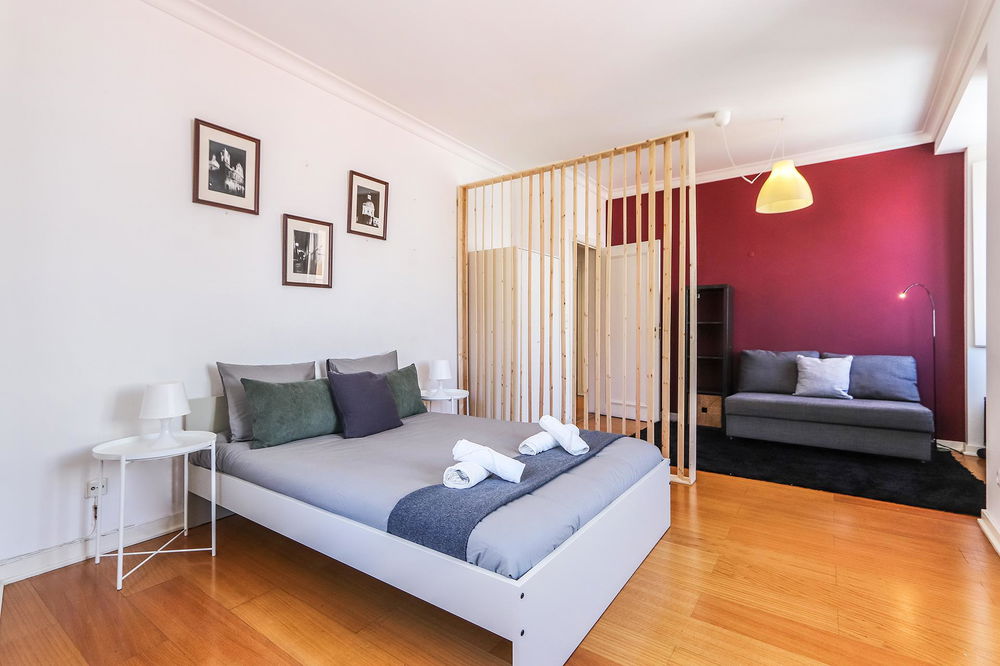 T1 praça Luis de Camões com elevador e estacionamento 2843598226