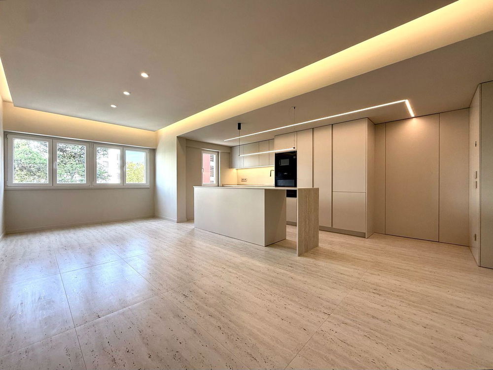 Refurbished 2 bedroom flat with equipped kitchen, in Monte Estoril 3449077035