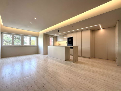 Refurbished 2 bedroom flat with equipped kitchen, in Monte Estoril 3449077035