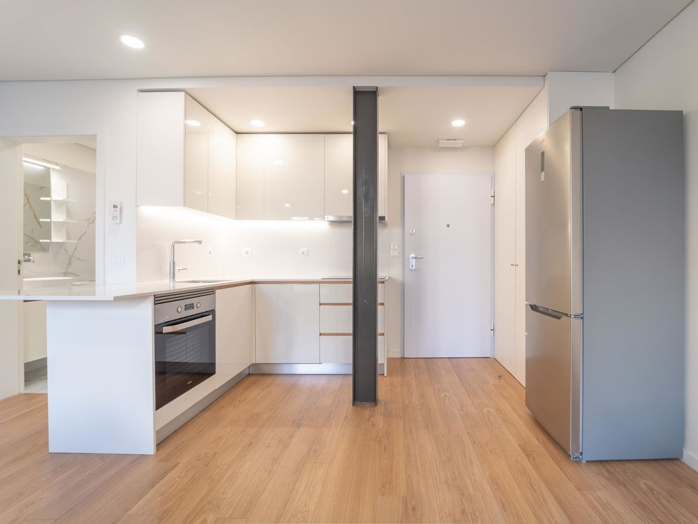 Furnished studio flat, in downtown Porto near Santa Catarina 19890642