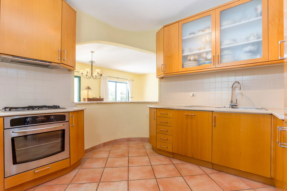 4 bedroom villa with garden and swimming pool, in Vilamoura, Algarve 1439211758