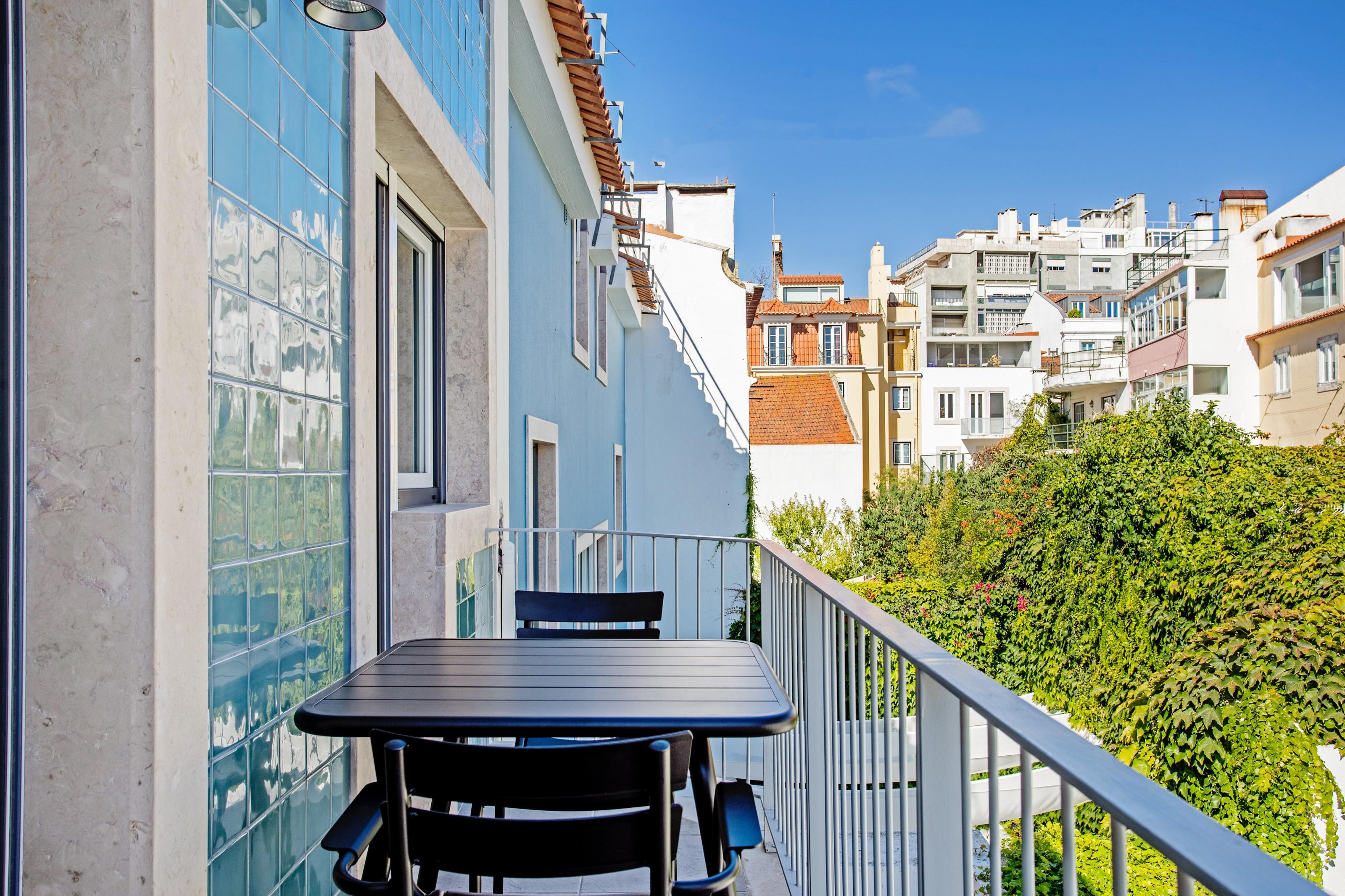 1 bedroom flat with balcony in Lapa Lisbon