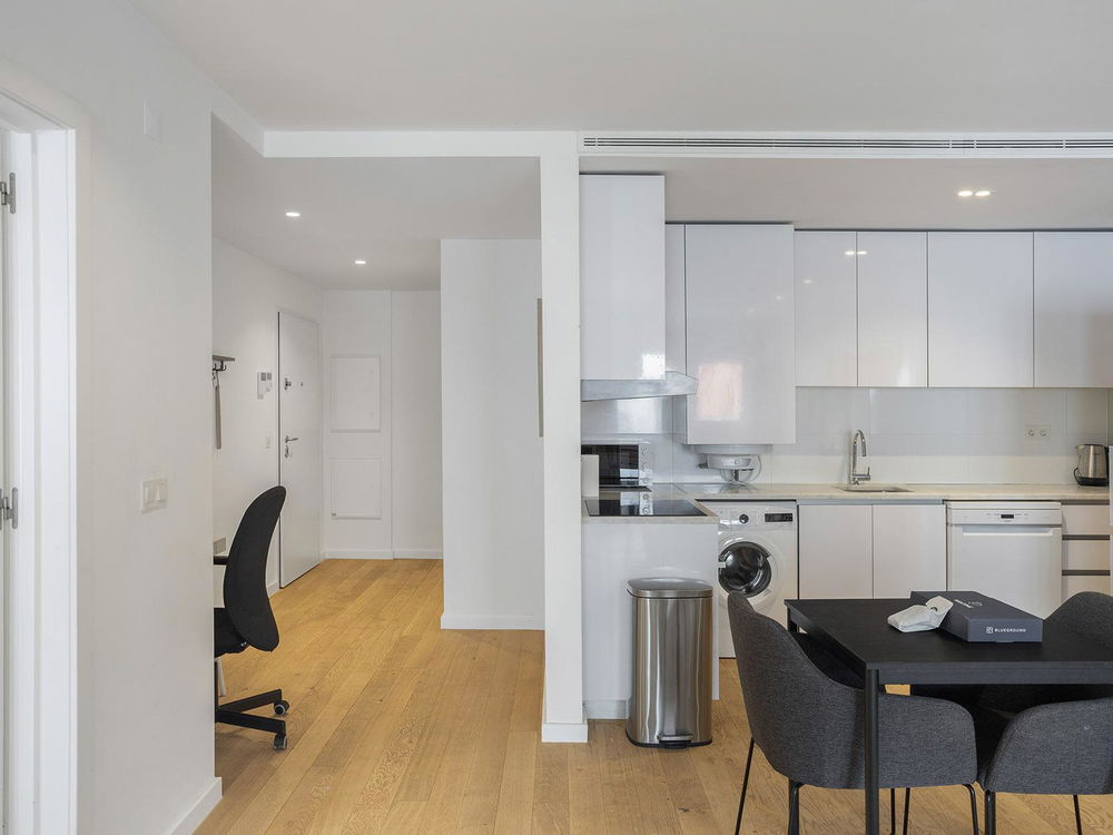 1 bedroom flat with balcony, in Lapa, Lisbon 2185873967