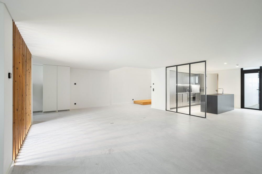 New 5 bedroom duplex flat with terrace and four parking spaces 3690946577