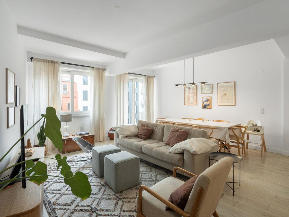 3 bedroom flat with balconies and parking in Campolide 2355604896