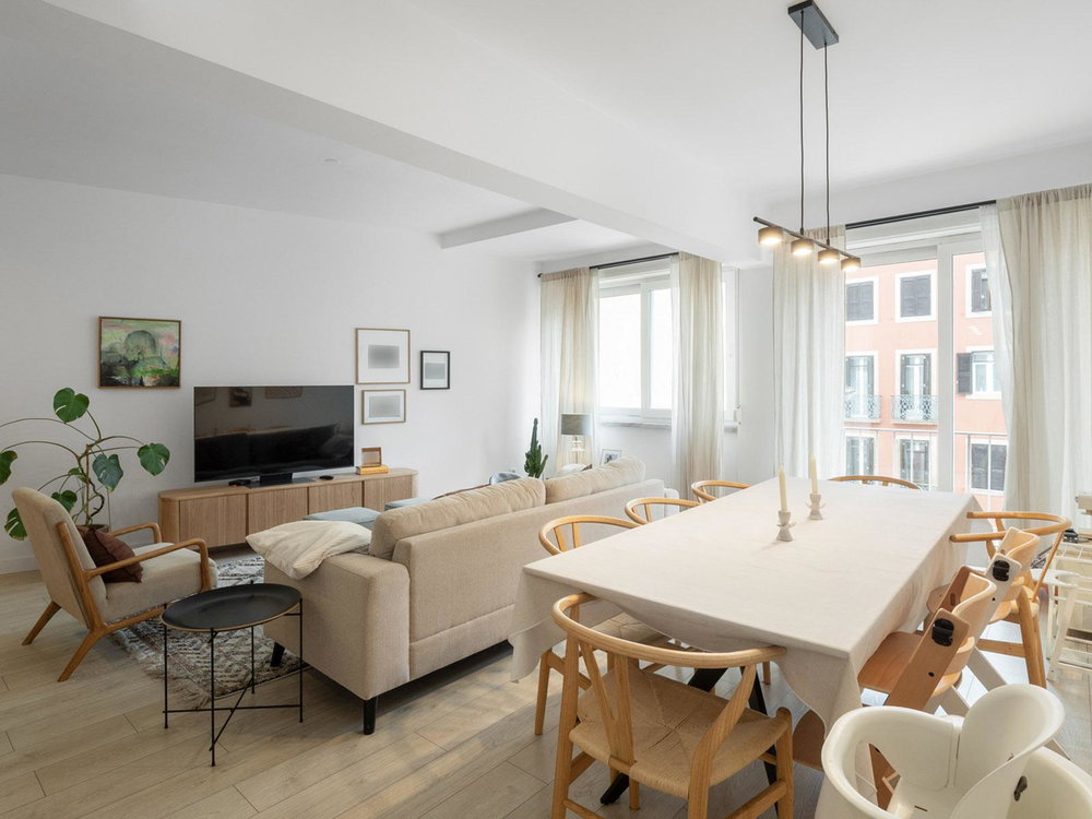 3 bedroom flat with balconies and parking in Campolide 2355604896