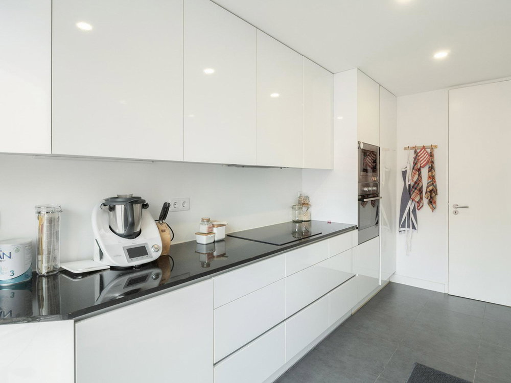 3 bedroom flat with balconies and parking in Campolide 2355604896