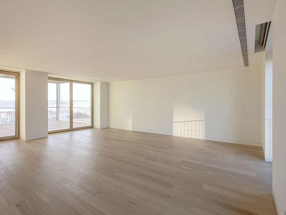 3 Bedroom Apartment Estrela, Lisbon, with terrace and river view 3585287315