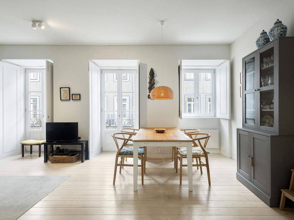 1-Bedroom Apartment with Juliet Balcony in Lapa 3886635242