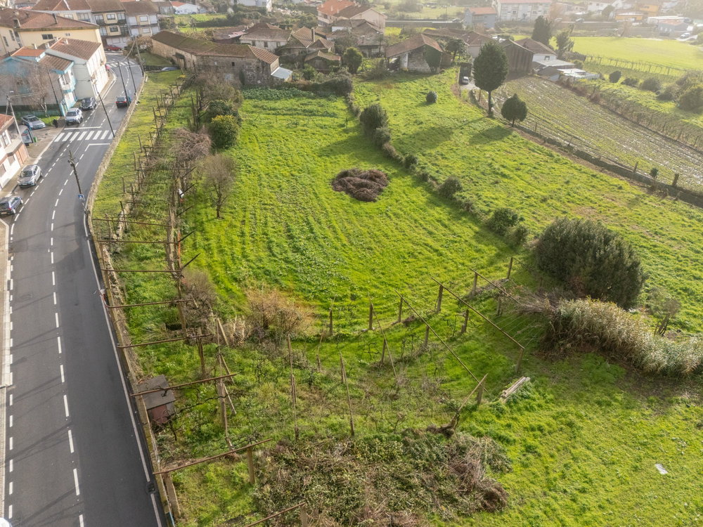Farm with land, for recovery, in Santegãos 3882030879