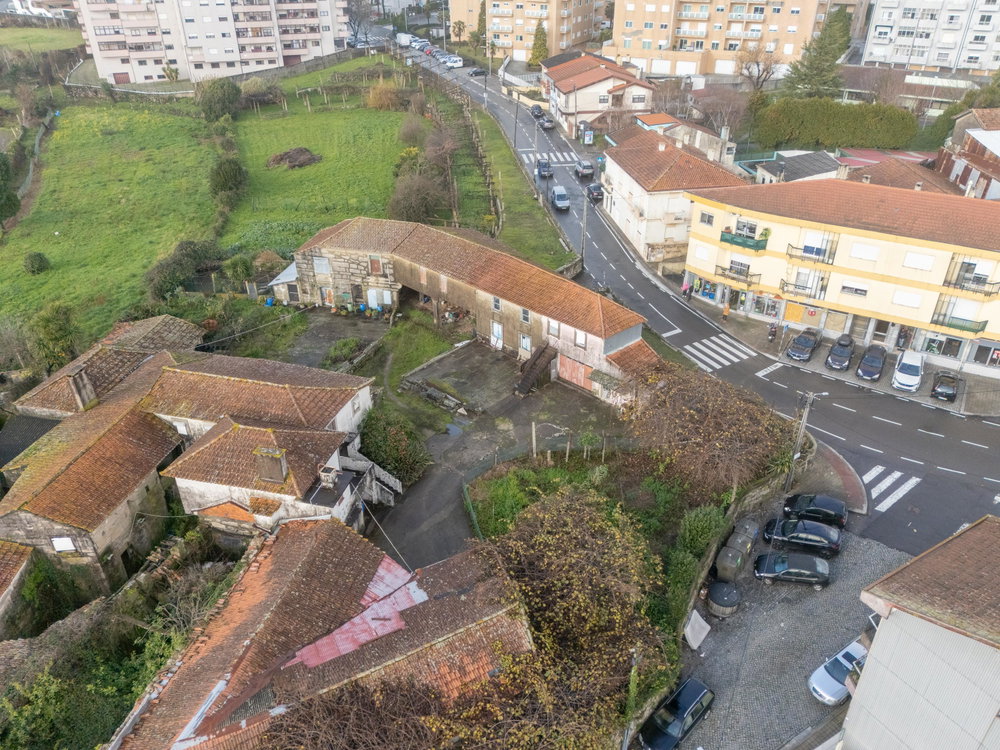 Farm with land, for recovery, in Santegãos 3882030879
