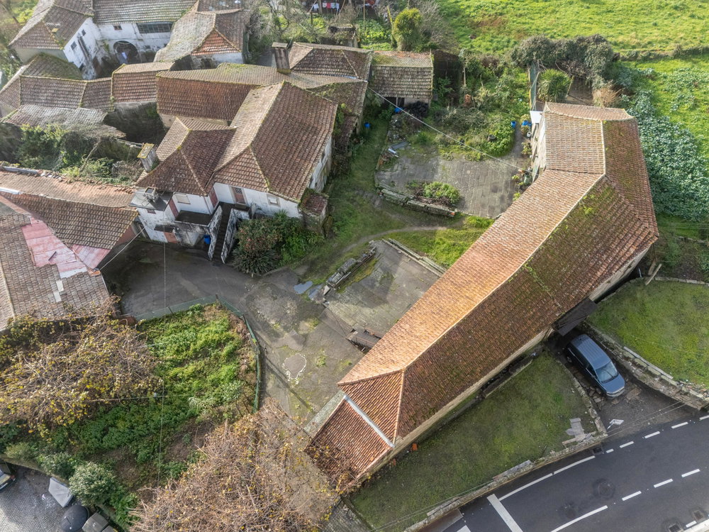 Farm with land, for recovery, in Santegãos 3882030879