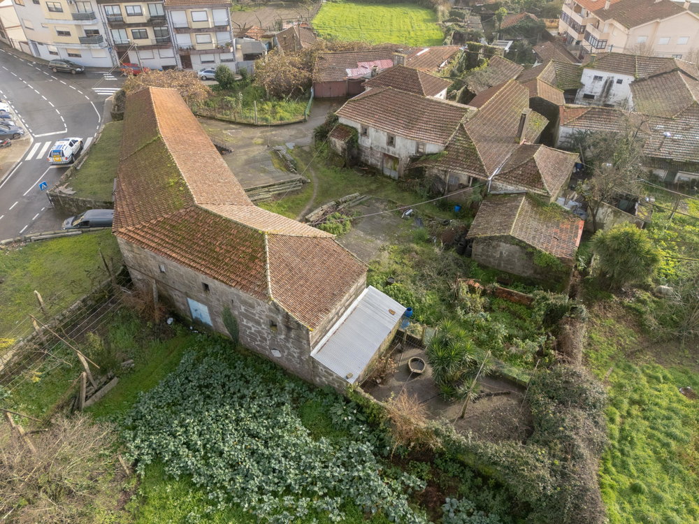Farm with land, for recovery, in Santegãos 3882030879