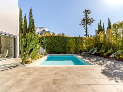 Luxury 5 bedroom villa with private pool in condominium in Estoril 2495267399