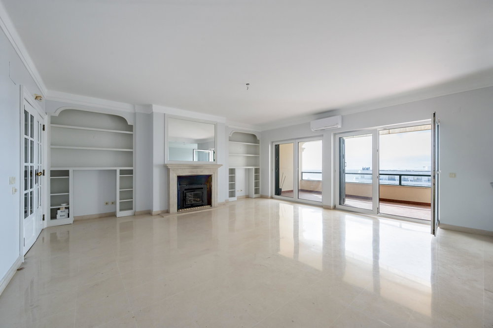 3 Bedroom Duplex Apartment with Sea View, in Gandarinha, Cascais 189132519